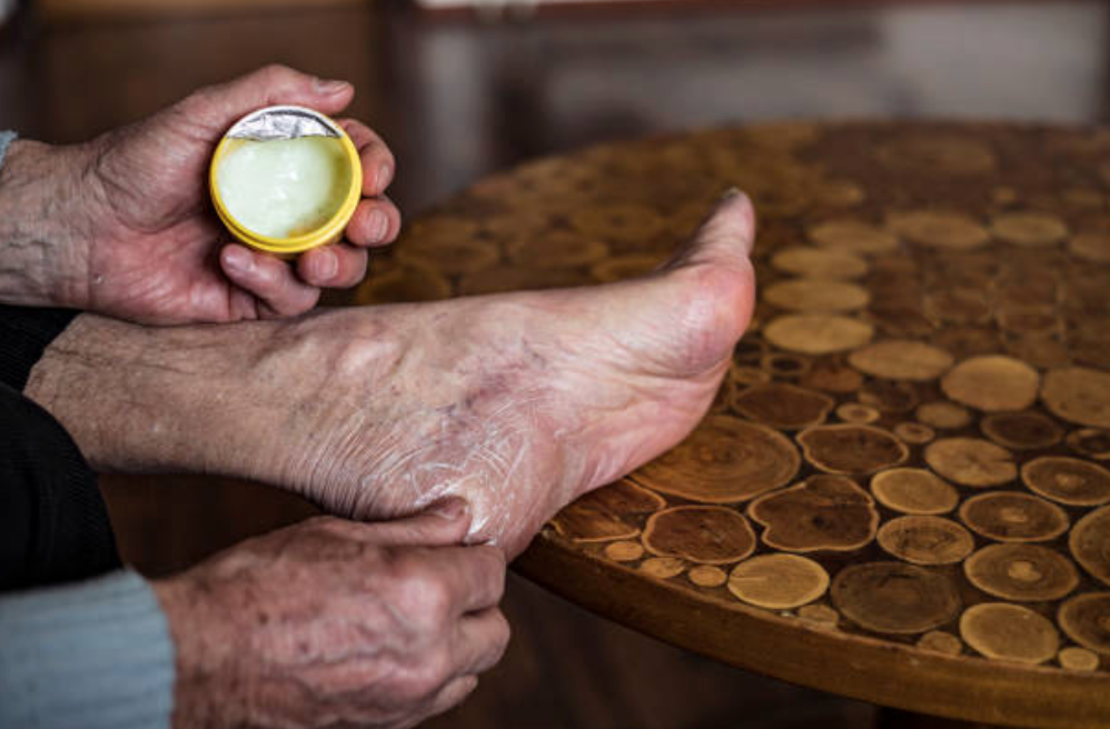 Is a prosthetic moisturizer necessary?